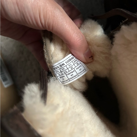 UGG winter boots: Adirondack Boot II W6 - Picture 5 of 5